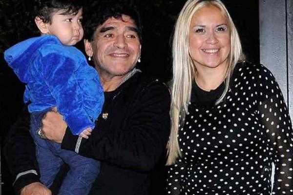 Diego Armando Maradona habriacutea retomado la relacioacuten con la madre de su hijo Dieguito Fernando