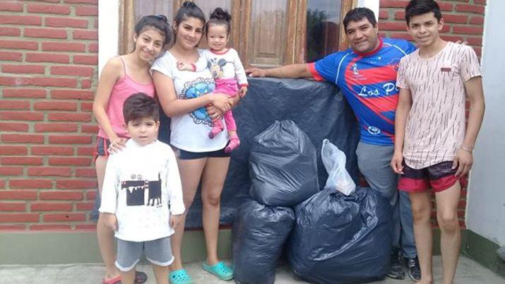 Hinchas de Guumlemes se solidarizan con vecinos del Bdeg Villa Raquel