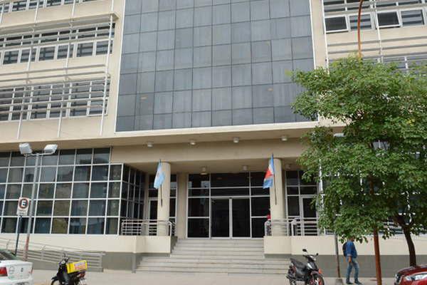 Detraacutes de perfiles falsos en las redes ofreciacutea dinero a menores por fotos iacutentimas y sexo