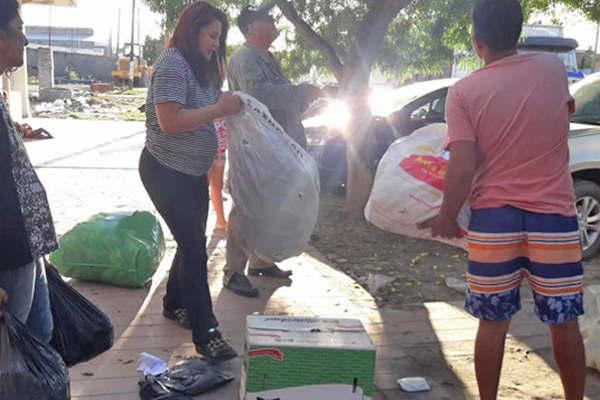 Puentes Solidarios despachoacute un camioacuten con maacutes ayuda para los damnificados por las inundaciones