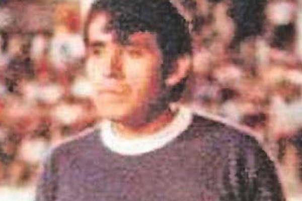 Estudiantes llora por Armando Coronel