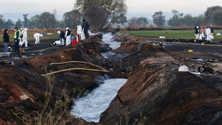 Ya son 79 los muertos por la explosioacuten de oleoducto en Meacutexico