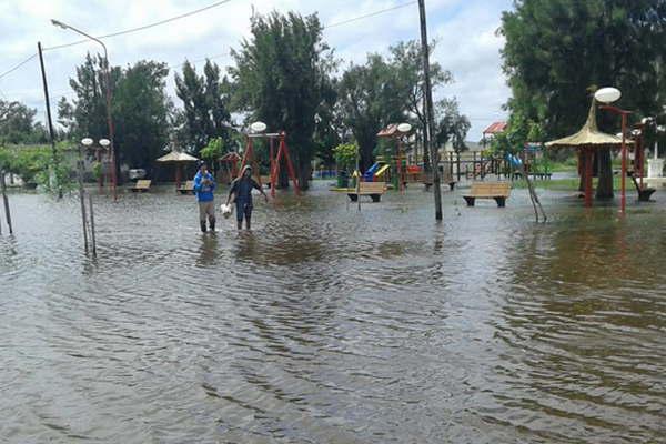 Preocupa a autoridades  la situacioacuten sanitaria  en los pueblos por  las aguas estancadas