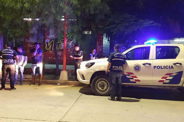 Clausuraron varios locales comerciales que vendiacutean bebidas alcohoacutelicas a joacutevenes