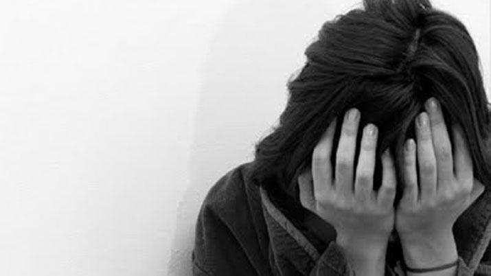 Una joven denuncioacute que un policiacutea la abusoacute y la embarazoacute