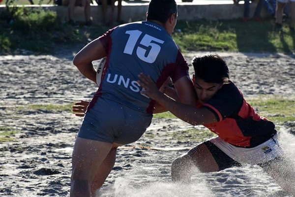 Encuentro de rugby de plaza en la provincia