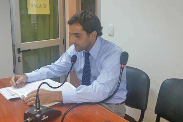 Se bajoacute el pantaloacuten se tiroacute sobre una comerciante y le tocoacute sus partes iacutentimas