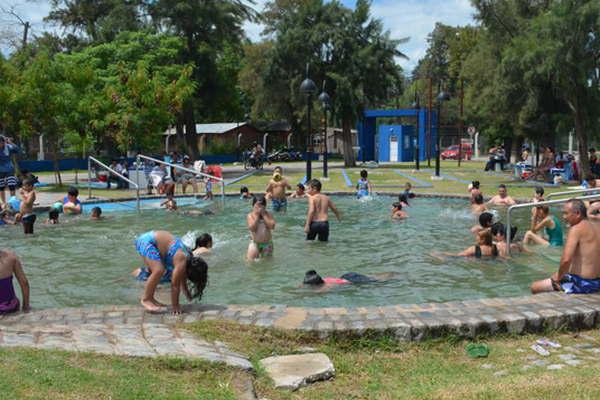La gente se volcoacute el fin de semana a disfrutar del balneario La Olla
