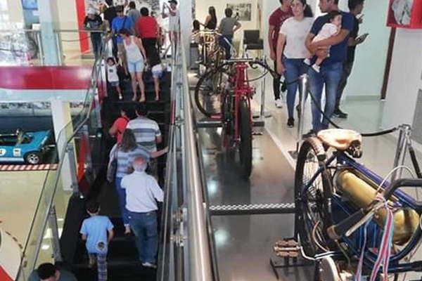 El Museo del Automoacutevil uno de los lugares maacutes visitados por turistas