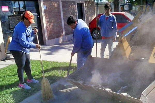 El municipio continuacutea con los operativos de limpieza que llegan a diferentes sectores de la ciudad