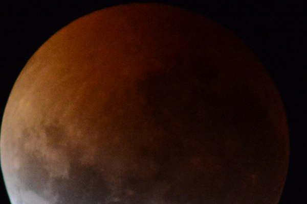 Combinacioacuten de tres eventos astronoacutemicos