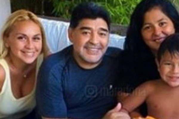 Maradona volveriacutea a Meacutexico con Ojeda y su hijo 