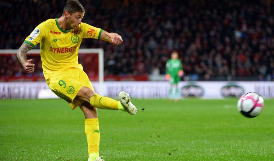 Desaparecioacute una avioneta en la que viajaba Emiliano Sala