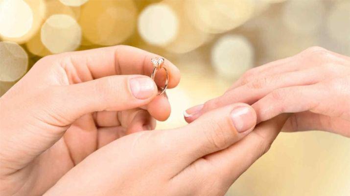 VIDEO Le propuso casamiento a su novia en un acto de la policiacutea