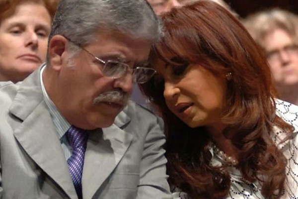 Los abogados de Cristina y De Vido critican el DNU de Macri
