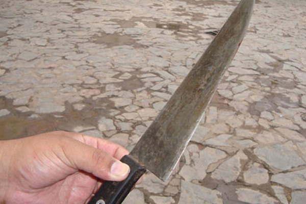 Furiosa le gritoacute a un policiacutea- Te voy a matar porque vos lo golpeaste a mi hermano