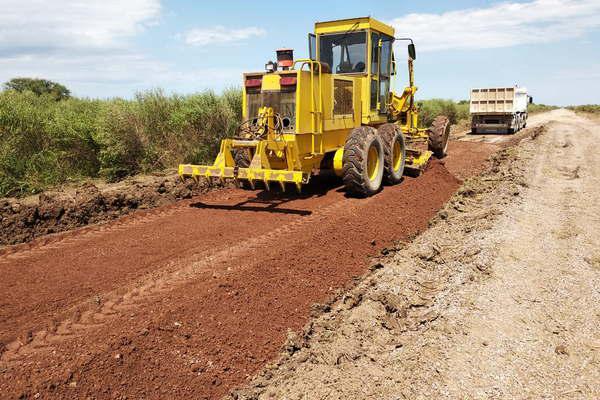 En Malbraacuten reparan la ruta provincial 152 tras las copiosas lluvias de verano