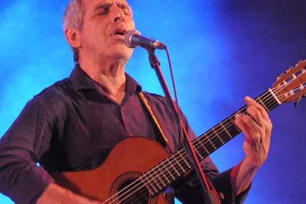 El diacutea que la Negra Sosa lo ayudoacute a acercarse a La estrella azul 