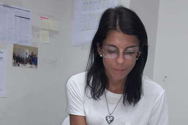 Entroacute en una casa y les arrojoacute aceite caliente a dos joacuteven