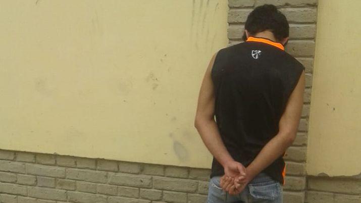 Se haciacutea pasar por subjefe de Seguridad Vial y pediacutea dinero para entregar motos