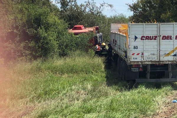 Dos camiones se rozaron y los conductores se salvaron de milagro
