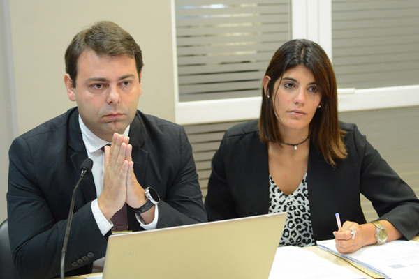 Condenan a un estafador que prometiacutea casas del IPVU a cambio de dinero