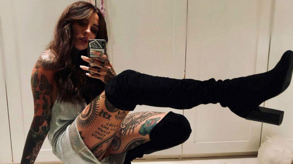 La foto suacuteper sexy de Cande Tinelli en topless