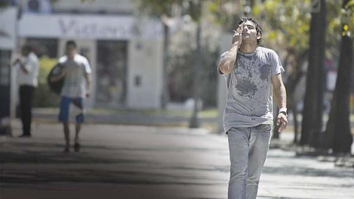 Santiago se derrite con casi 50 de sensacioacuten teacutermica