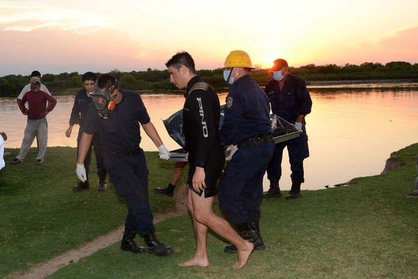 Adolescente pescaba con su padre y fue arrastrado por la corriente del Dulce