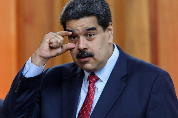 Nicolaacutes Maduro se prepara ante  potencial conflicto armado y Guaidoacute dialogaraacute si eacuteste renuncia