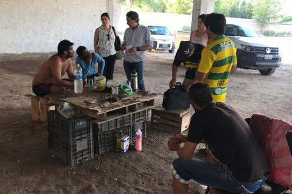 Rescatan a trabajadores santiaguentildeos explotados en un campo mendocino