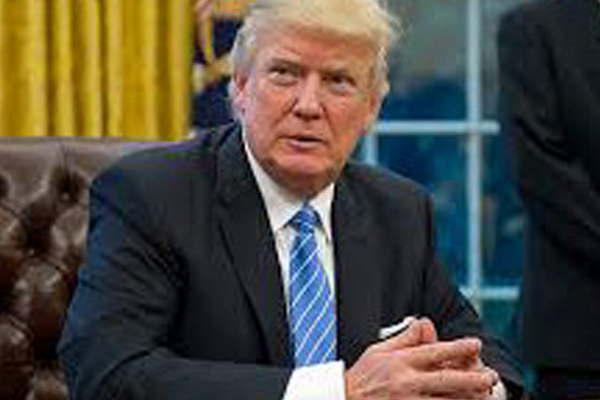 Trump reabre la Administracioacuten y negocia por el muro