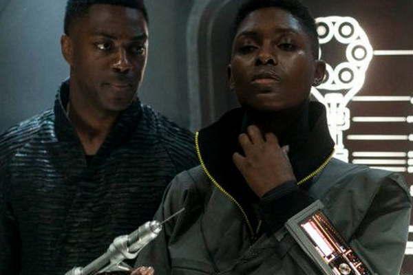 Nightflyer una nave espacial que busca vida extraterrestre 