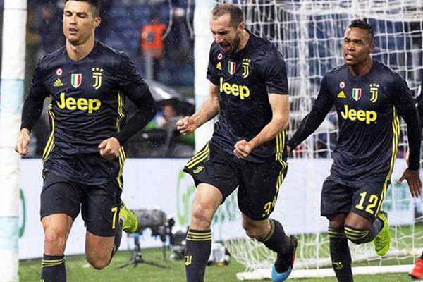 Juventus se lo dio vuelta a la Lazio e Inter cayoacute con Torino 