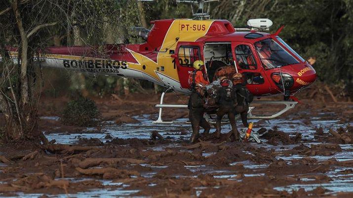 Retoman la buacutesqueda de desaparecidos tras avalancha en Brasil
