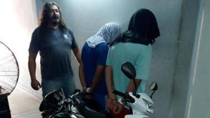 Apresan a dos joacutevenes delincuentes y recuperan bienes robados