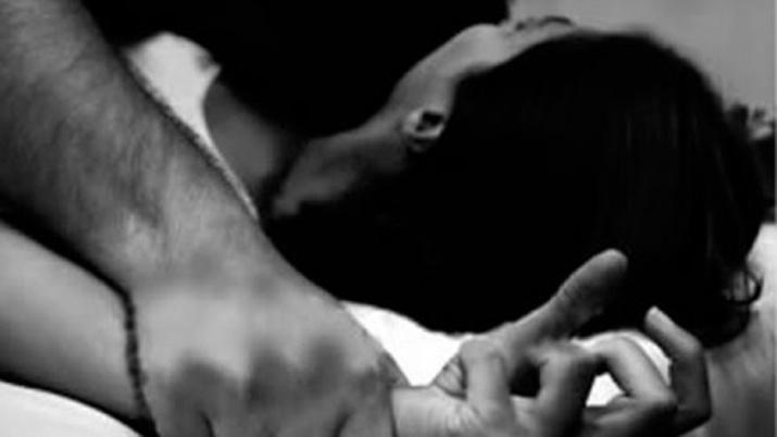 Mujer denuncioacute que su marido manoseoacute a su hija no vidente