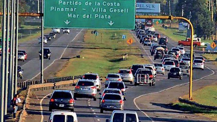 Importante movimiento vehicular en las rutas que conducen a la Costa
