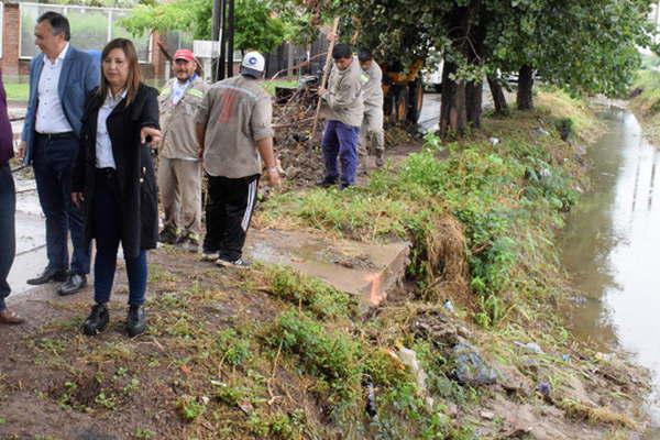 La intendente Fuentes supervisoacute el operativo municipal por las lluvias
