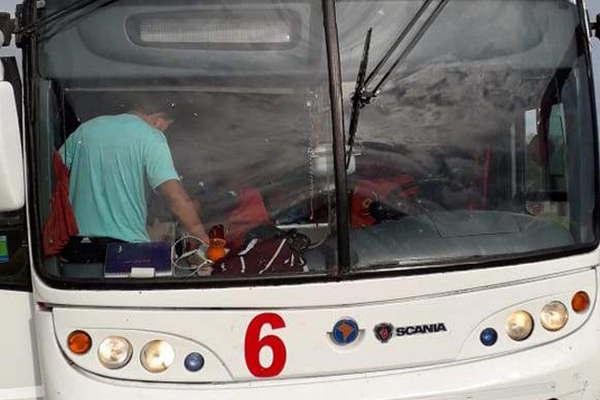 Interceptan tour de compras y secuestran mercaderiacutea ilegal