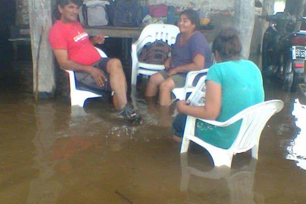 La poblacioacuten de Cantildeada Escobar soportoacute 150 miliacutemetros de agua caiacuteda durante toda la madrugada