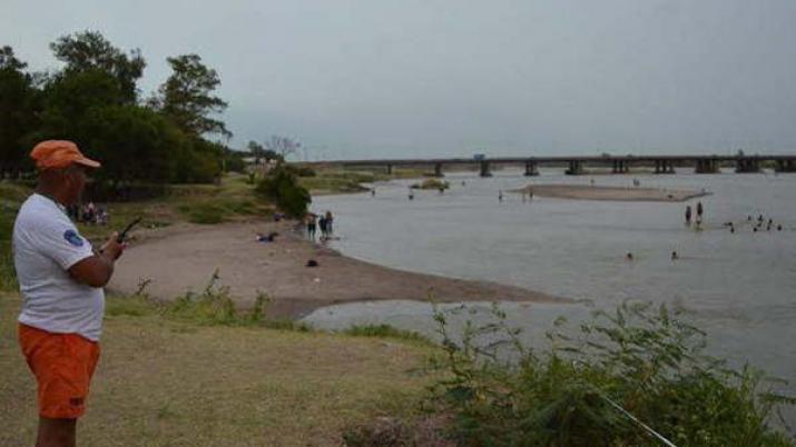 Se metioacute a nadar al riacuteo y lo tuvo que rescatar el GER