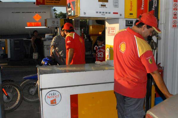 Shell aumentoacute un 2-en-porciento- los valores de todos sus combustibles