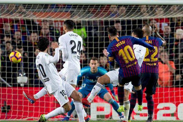 Messi salvoacute otra vez a Barcelona 