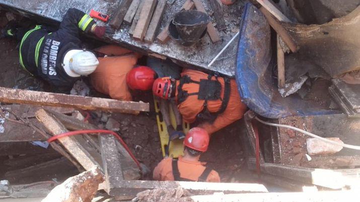 Se derrumboacute una panaderiacutea y un empleado resultoacute herido