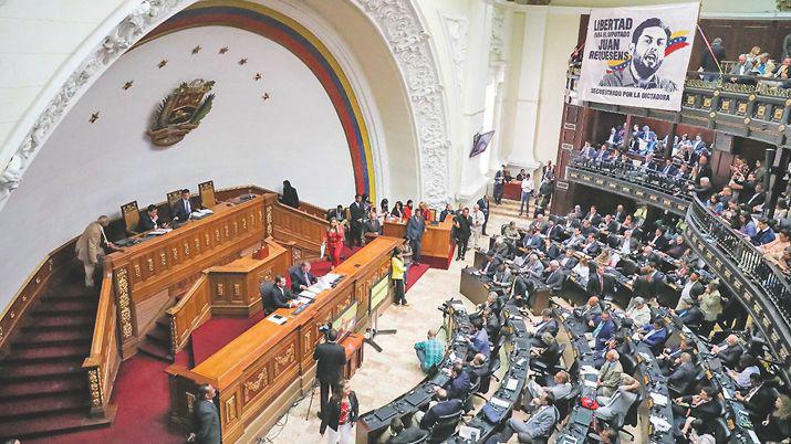 Parlamento aprueba ley para el gobierno venezolano de transicioacuten