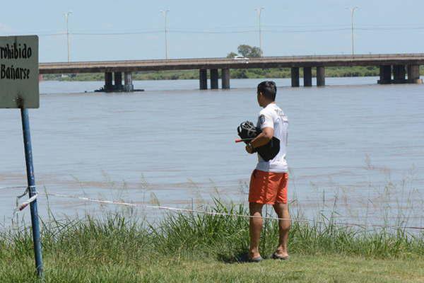Milagroso rescate de dos nintildeos que se ahogaban en el riacuteo
