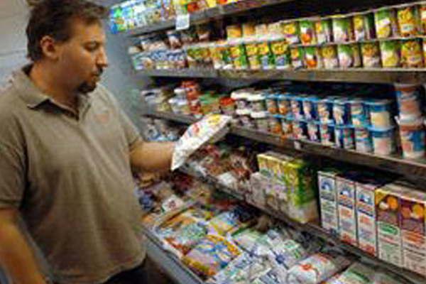 Las ventas de los supermercados locales se ubicaron 25 puntos porcentuales debajo de la inflacioacuten