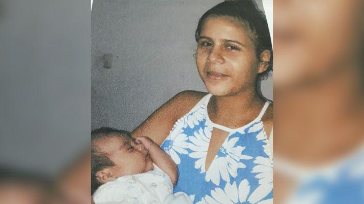 Una adolescente bandentildea desaparecioacute junto a su hija de 45 diacuteas