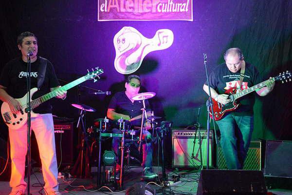 El Atelier Cultural honroacute al Flaco Spinetta con un show de bandas